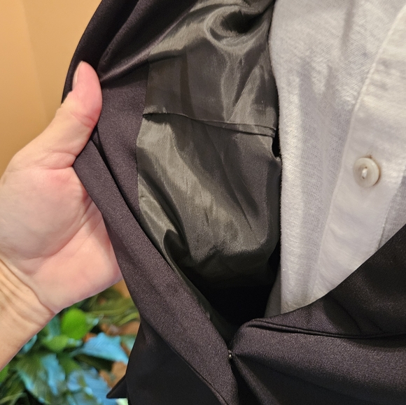 The Pyramid Collection Black Lace Women's Lined Blazer. - Picture 4 of 16